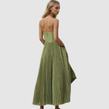 Adéla – Moderní elegance s odhalenými zády