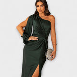 Julie – Elegantní šaty s rafinovaností