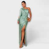 Julie – Elegantní šaty s rafinovaností